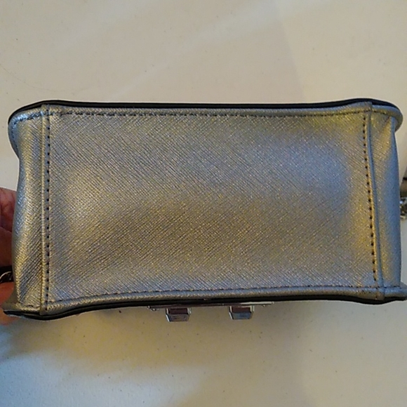 CALVIN KLEIN Saffiano Mini Crossbody with push lock closure - Picture 5 of 7